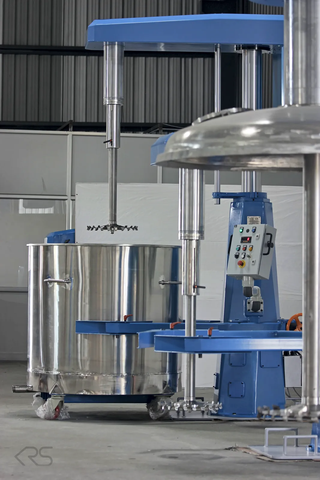 KRS dissolver with stainless steel process vessels